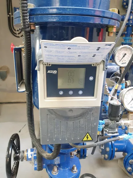 Filtration controller and flow instrumentation on the irrigation main